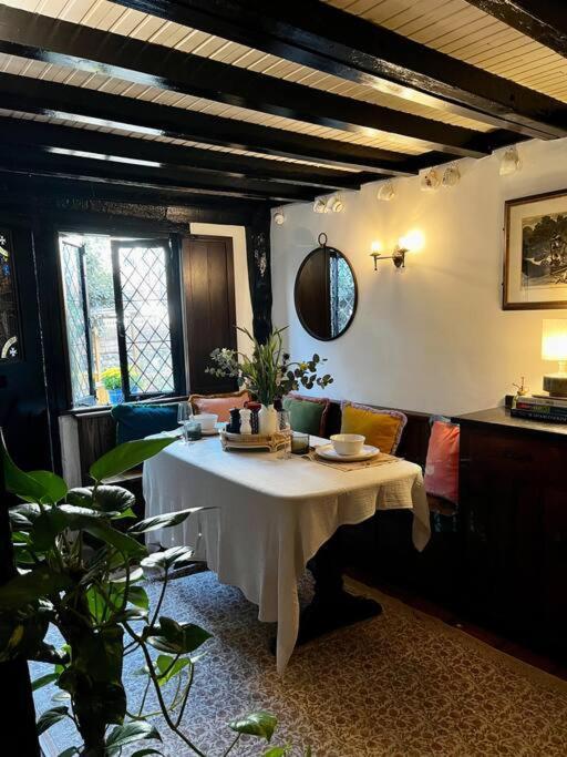 15Th Century Tiny Character Cottage-Henley Centre Exterior foto